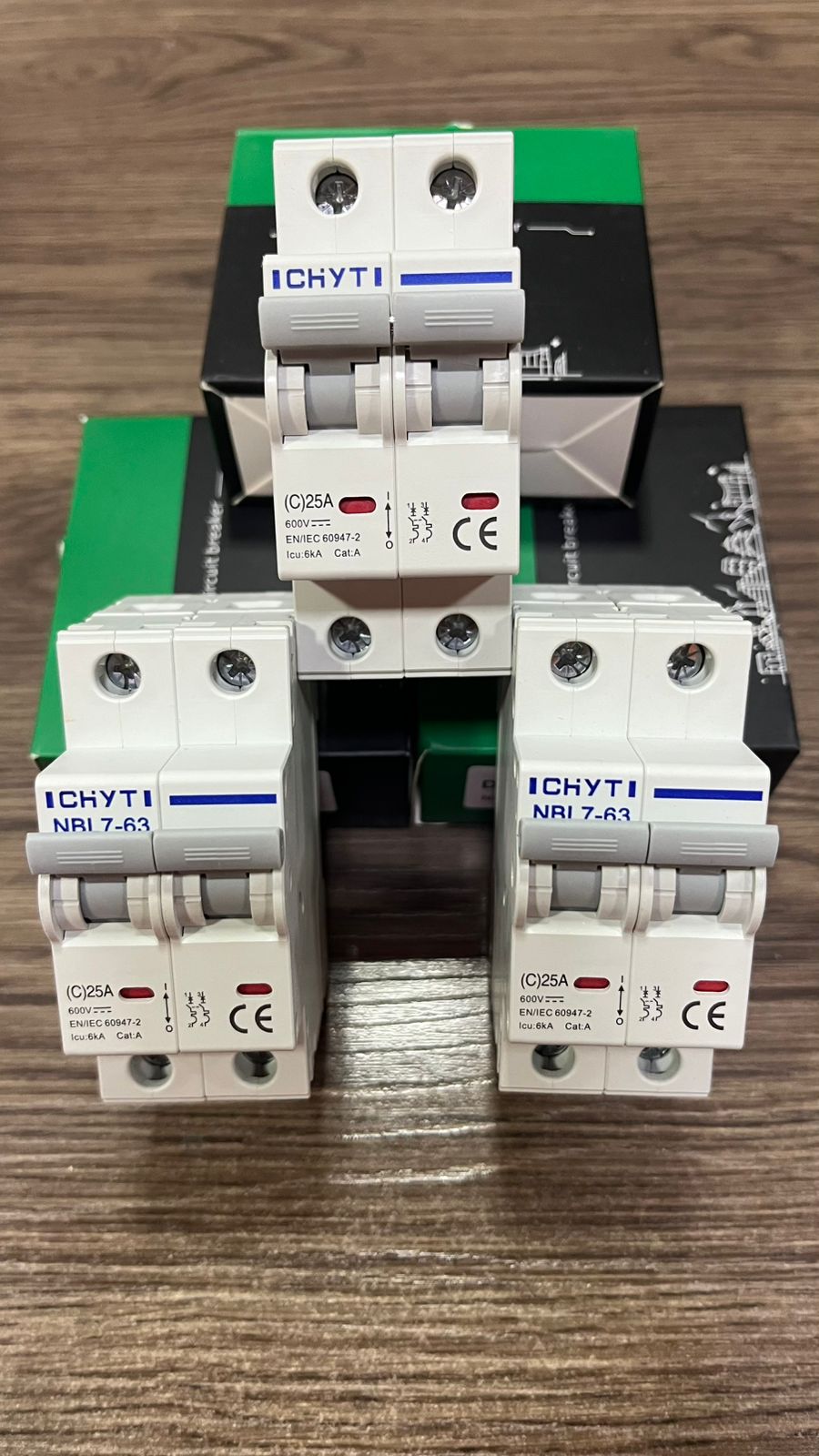 Disyuntor - Breaker Solar DC 25A 600V - Imagen 2